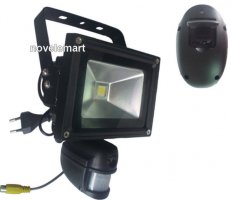 PIR camera with lamp