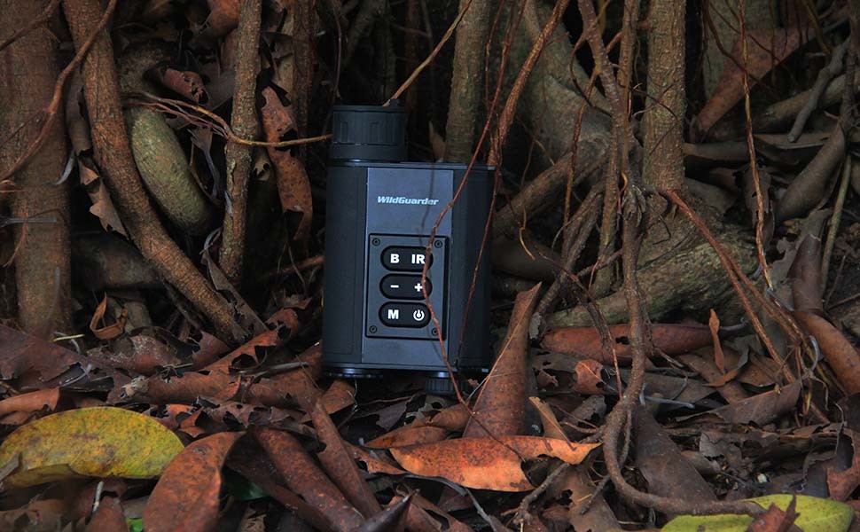 camera in a monocular - tracking animals and for hunters